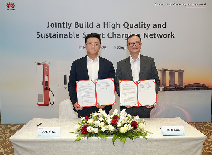 Mr Deng Ming, Managing Director of Huawei Digital Power Singapore and Mr Dean Cher, Managing Director, SP Mobility at SP Group.